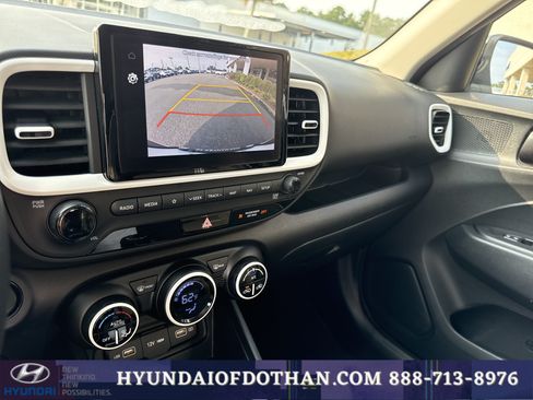 Certified 2022 Hyundai Venue Limited FWD image 12