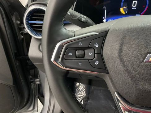Used 2025 Chevrolet Trax LT w/ LT Convenience Package FWD image 12