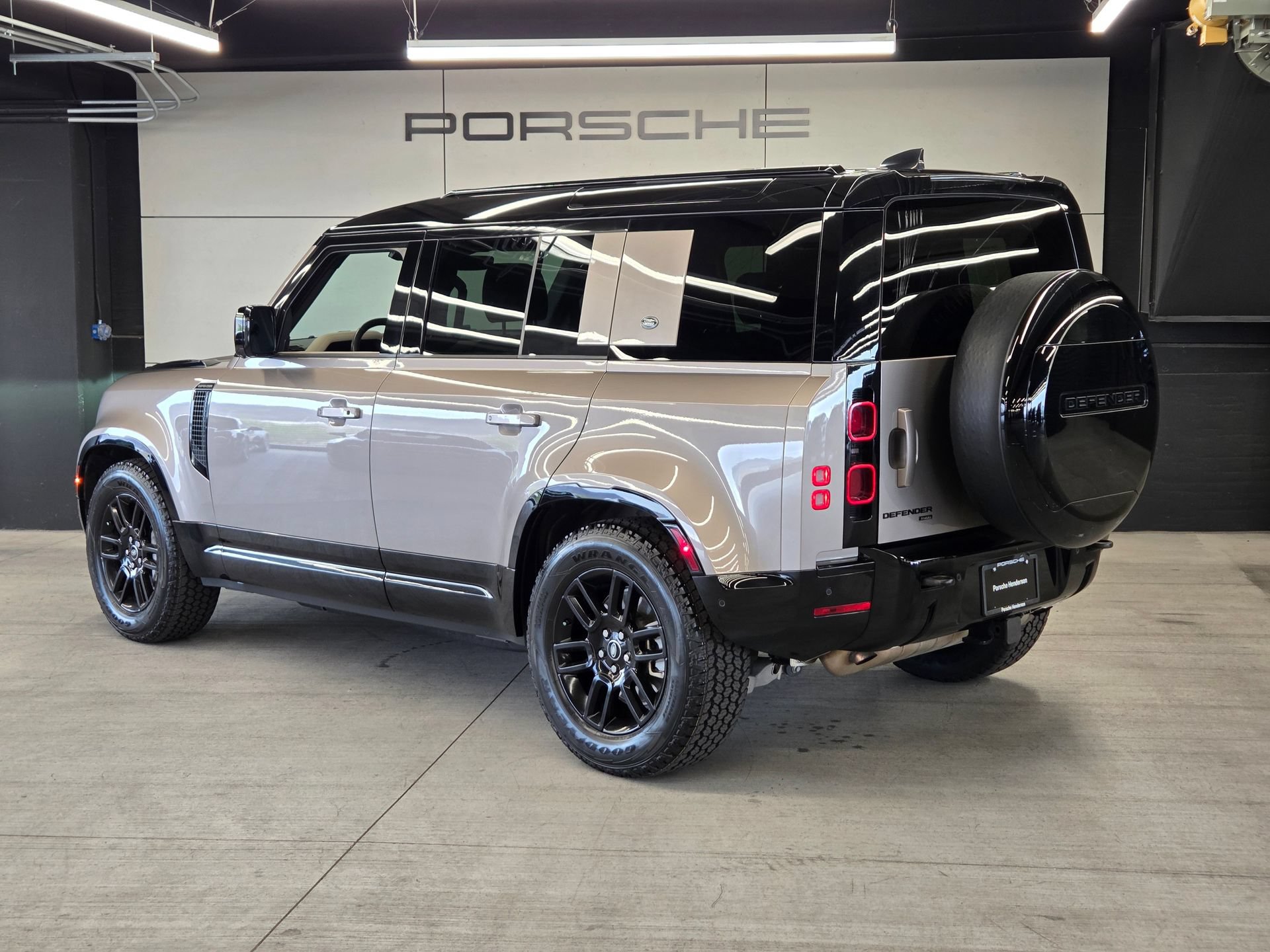 Used 2023 Land Rover Defender 110 X-Dynamic SE AWD/4WD image 3