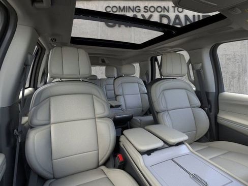 New 2026 Lincoln Navigator Reserve image 10