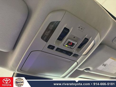 Used 2023 Toyota Highlander Limited image 21