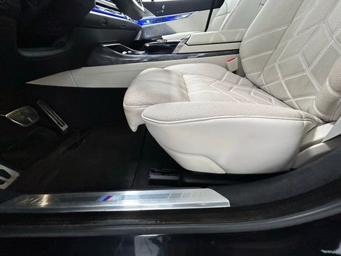 Used 2023 BMW 760i xDrive image 29