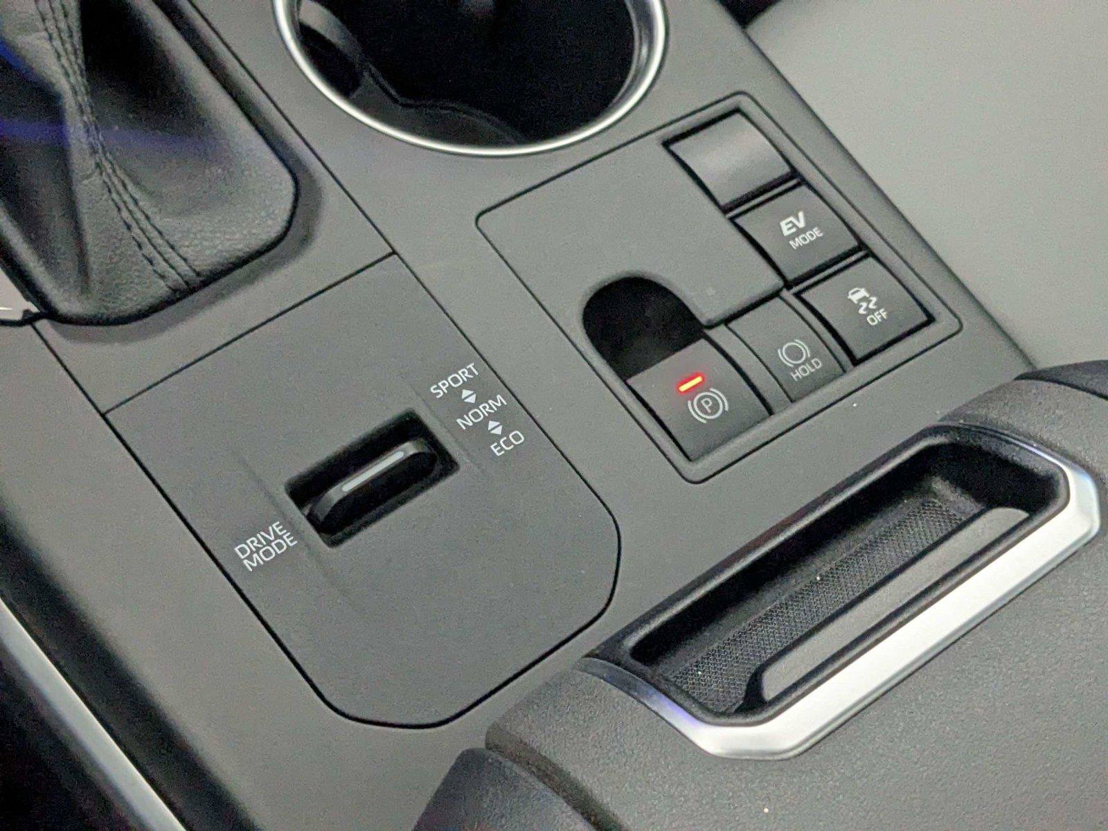 Used 2023 Toyota Highlander Bronze Edition FWD image 26