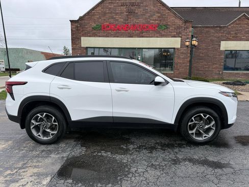 Used 2025 Chevrolet Trax LT w/ Driver Confidence Package image 1