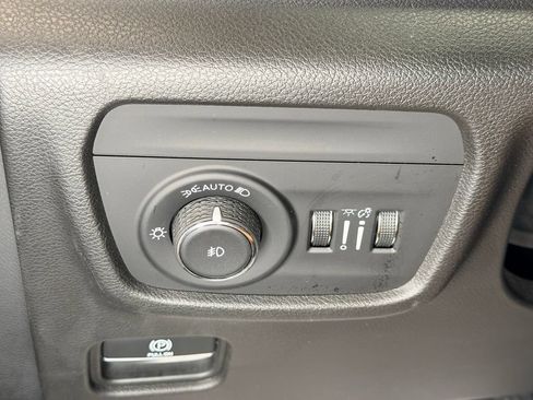 Used 2022 Jeep Grand Cherokee Summit w/ Luxury Tech Group V AWD/4WD image 18