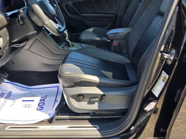 Used 2022 Volkswagen Tiguan SE R-Line FWD image 5