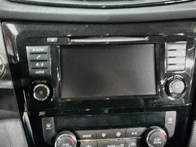 Used 2018 Nissan Rogue SV AWD/4WD image 18