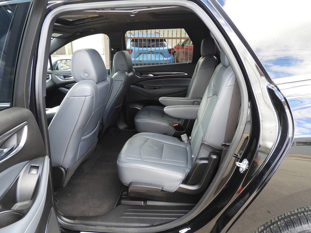 Used 2022 Buick Enclave Essence w/ Experience Buick Package FWD image 20