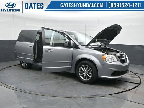 Used 2016 Dodge Grand Caravan SE image 59