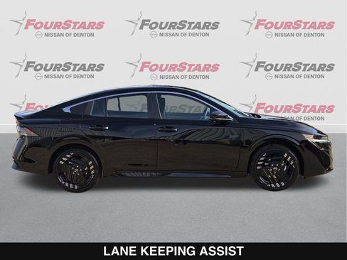New 2026 Nissan Sentra SR w/ Floor Mat Package FWD image 3