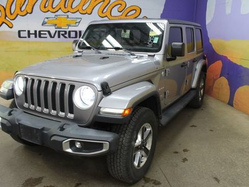 Used 2018 Jeep Wrangler Unlimited Sahara w/ Uconnect 4C Nav & Sound Group AWD/4WD image 4