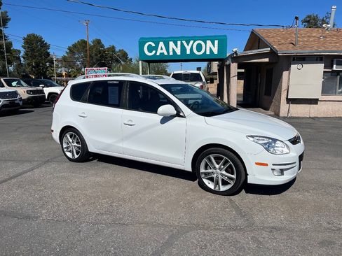 Used 2011 Hyundai Elantra SE image 2