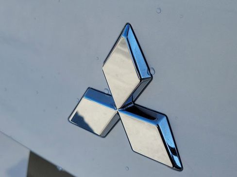 New 2026 Mitsubishi Outlander SE image 8