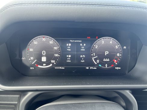 New 2025 Land Rover Defender 90 X-Dynamic SE image 13