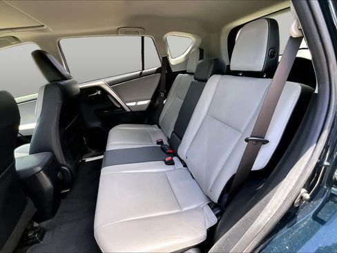 Used 2018 Toyota RAV4 Limited FWD image 21