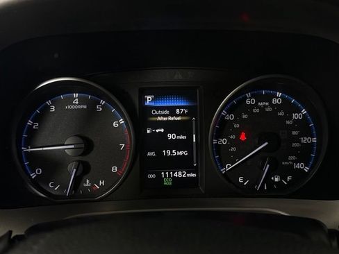 Used 2018 Toyota RAV4 LE FWD image 18