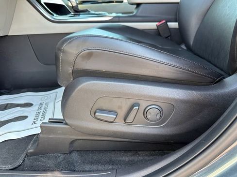Used 2024 Kia Carnival EX FWD image 21