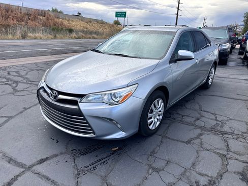 Used 2016 Toyota Camry LE FWD image 2