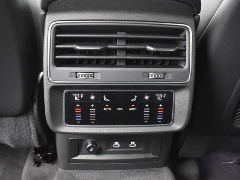 Used 2023 Audi Q8 Premium Plus image 25