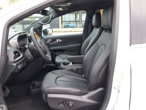New 2026 Chrysler Pacifica Select image 14