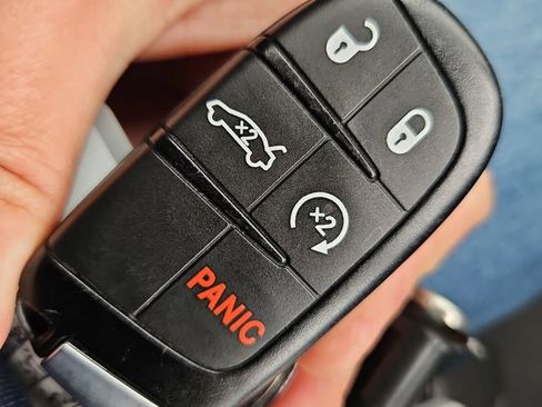 Used 2019 Dodge Charger SXT image 31