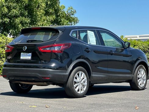 Certified 2022 Nissan Rogue Sport S image 4