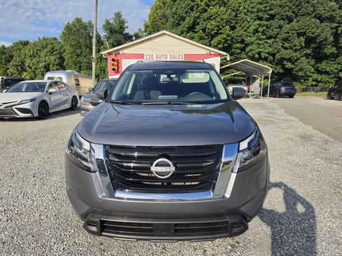 Used 2025 Nissan Pathfinder SV AWD/4WD image 2
