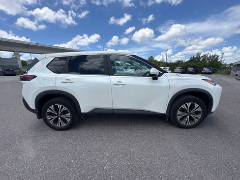Used 2023 Nissan Rogue SV FWD image 2