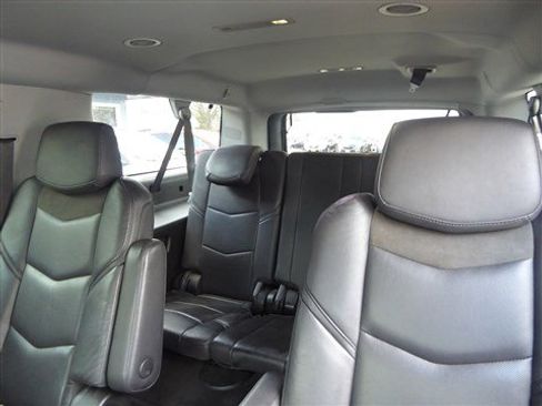 Used 2020 Cadillac Escalade ESV Luxury image 18