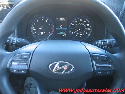 Used 2023 Hyundai Kona SEL AWD/4WD image 16
