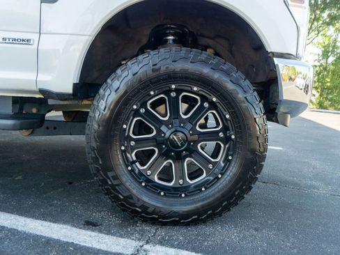 Used 2021 Ford F250 Lariat w/ Chrome Package image 4