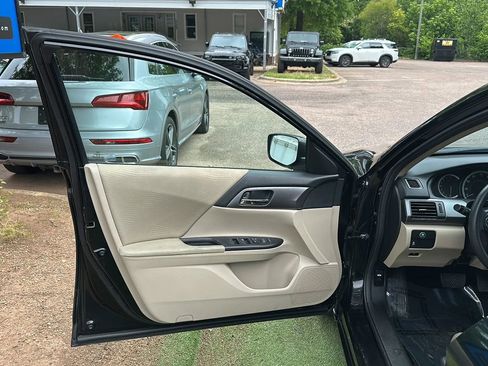 Used 2015 Honda Accord LX image 13