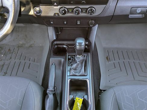 Used 2017 Toyota Tacoma TRD Sport image 19