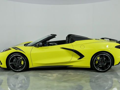 Used 2021 Chevrolet Corvette Stingray Premium Conv w/ Z51 Performance Package image 8