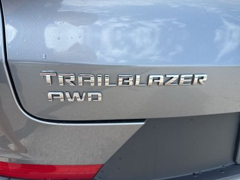 Used 2025 Chevrolet TrailBlazer LT AWD/4WD image 9