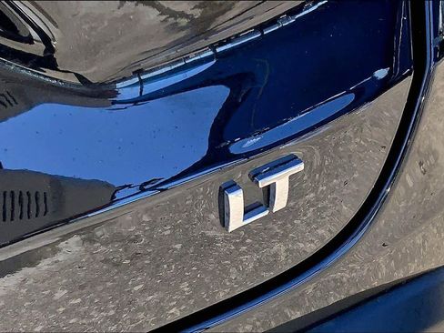 Used 2025 Chevrolet Trax LT w/ LT Convenience Package image 10