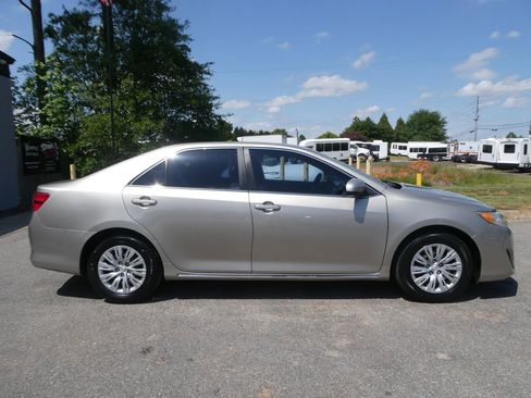 Used 2013 Toyota Camry FWD image 4