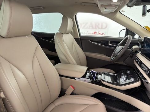 Used 2022 Lincoln Nautilus FWD w/ Premium Package image 16