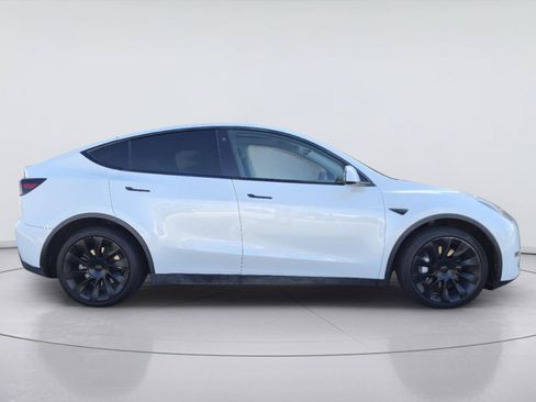 Used 2023 Tesla Model Y AWD image 6