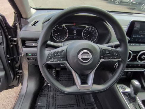 Used 2024 Nissan Sentra SV FWD image 18