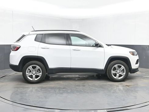 Used 2023 Jeep Compass Latitude AWD/4WD image 11