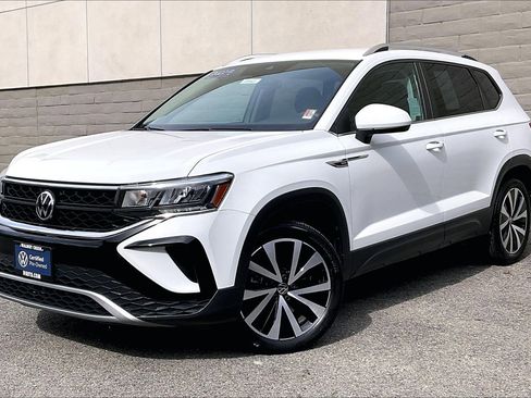 Certified 2022 Volkswagen Taos SE image 12