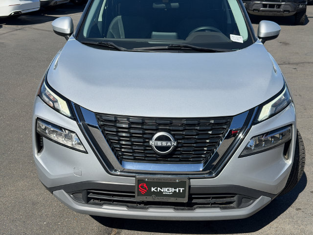 Used 2023 Nissan Rogue SV AWD/4WD image 3