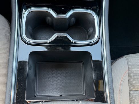 Used 2025 Chevrolet Traverse LT FWD image 18