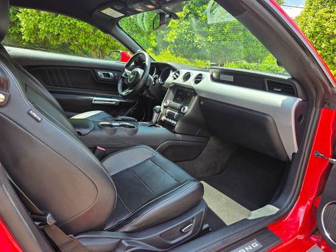 Used 2015 Ford Mustang Premium RWD image 29