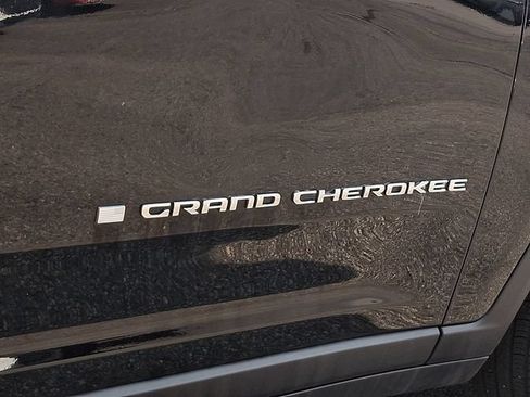 Used 2023 Jeep Grand Cherokee L Limited AWD/4WD image 32