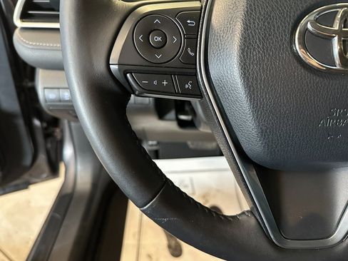 Used 2018 Toyota Camry SE image 9