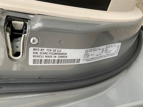 Used 2021 Chrysler Pacifica Touring image 24