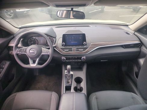 Used 2025 Nissan Altima 2.5 SV FWD image 21