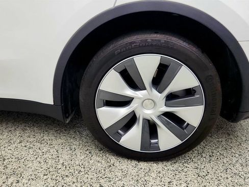 Used 2023 Tesla Model Y AWD image 9